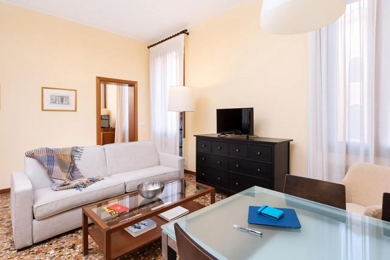 Residence Ca' Foscolo Venice 2*,