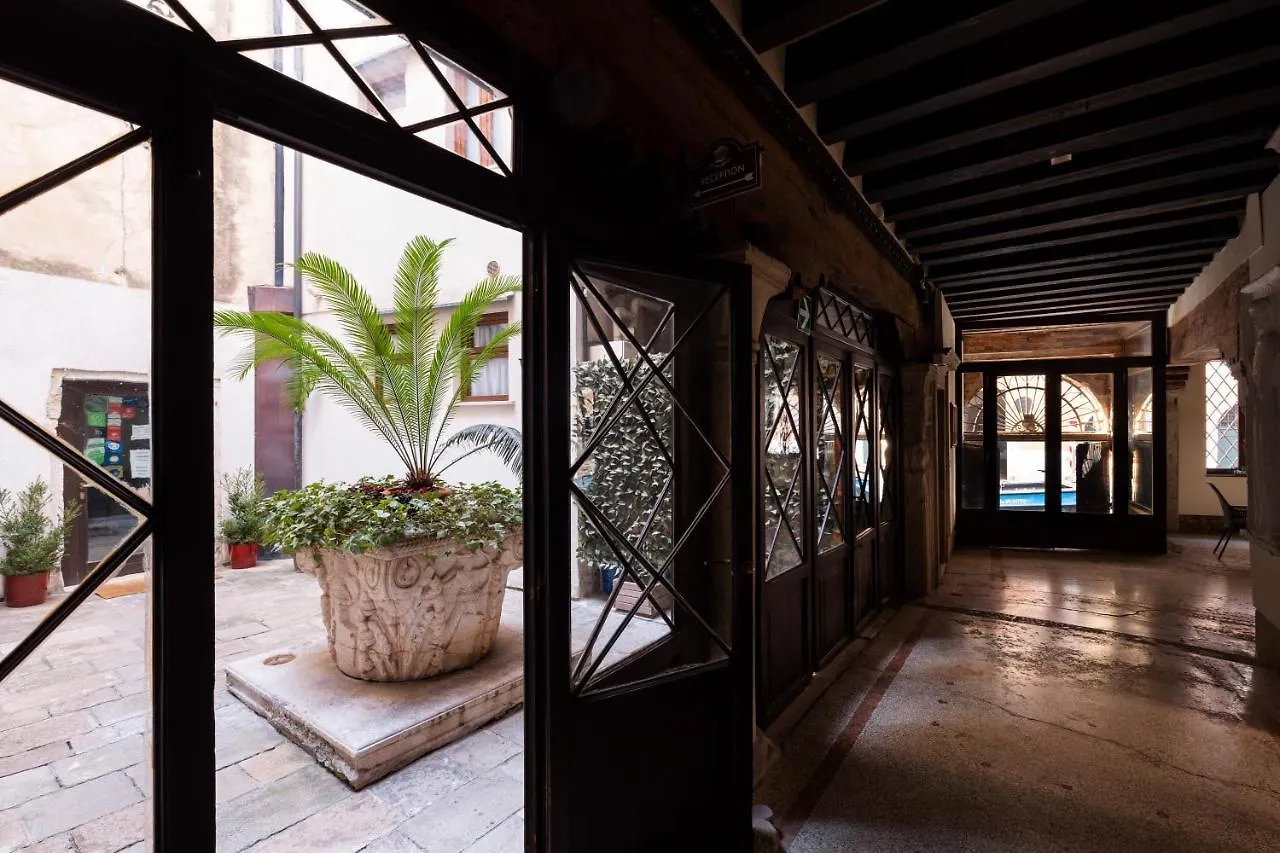 Residence Ca' Foscolo Venice 2*,  Italy