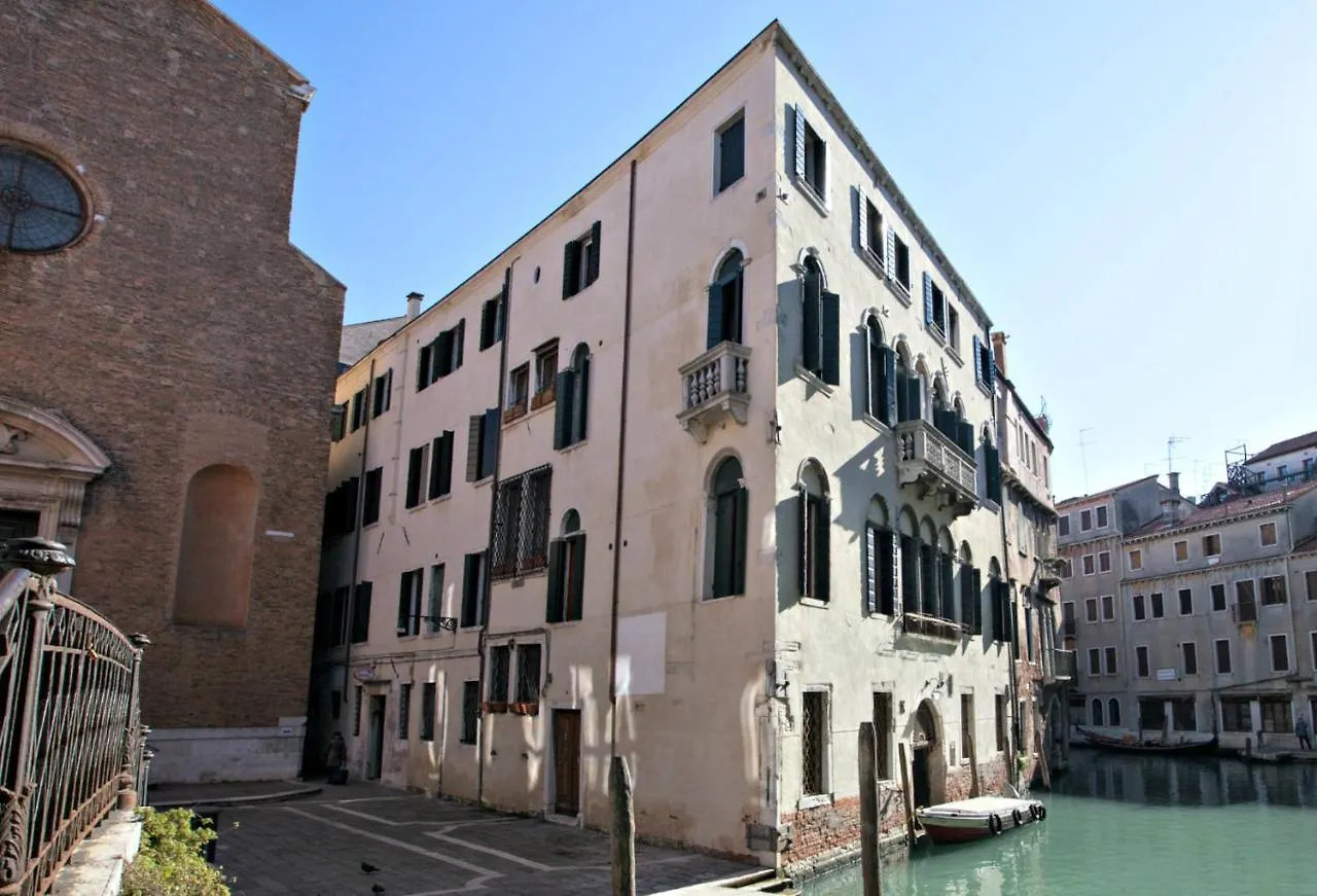 Residence Ca\' Foscolo contacts